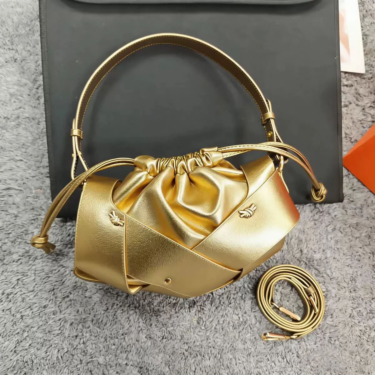 High-End Versatile Underarm Woven Bag