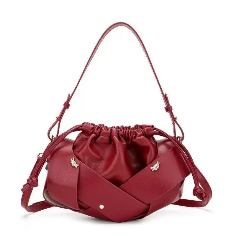 High-End Versatile Underarm Woven Bag thumbnail