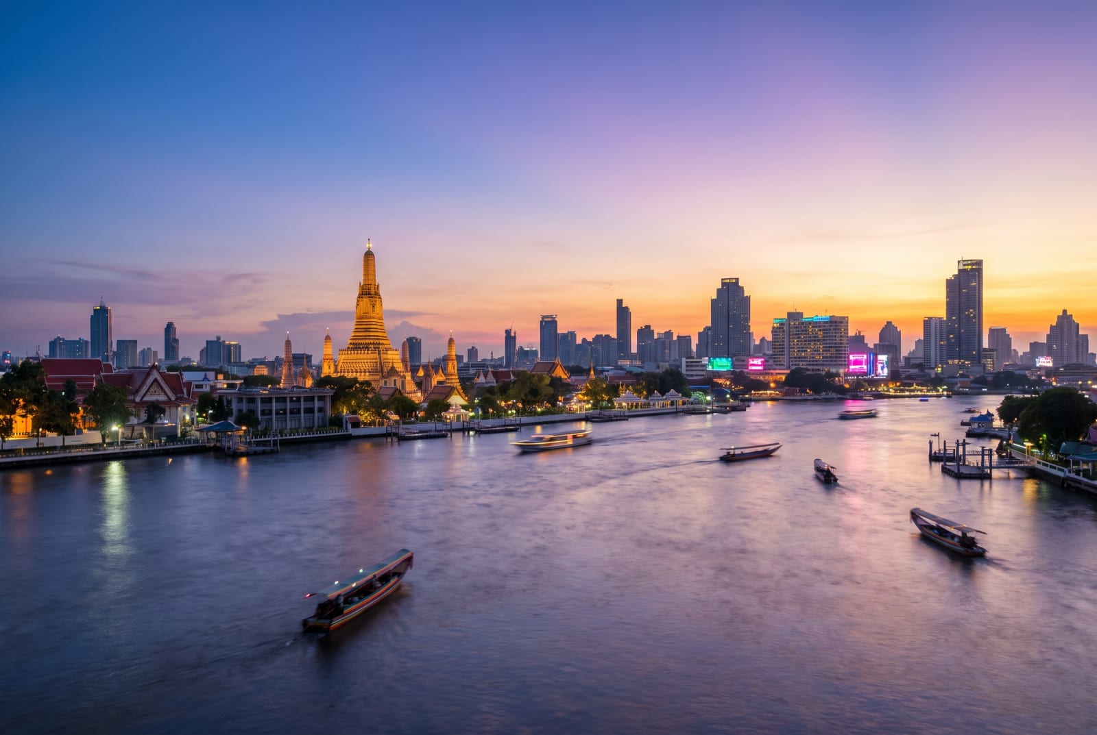 Bangkok skyline at night — Chao Phraya river & city lights