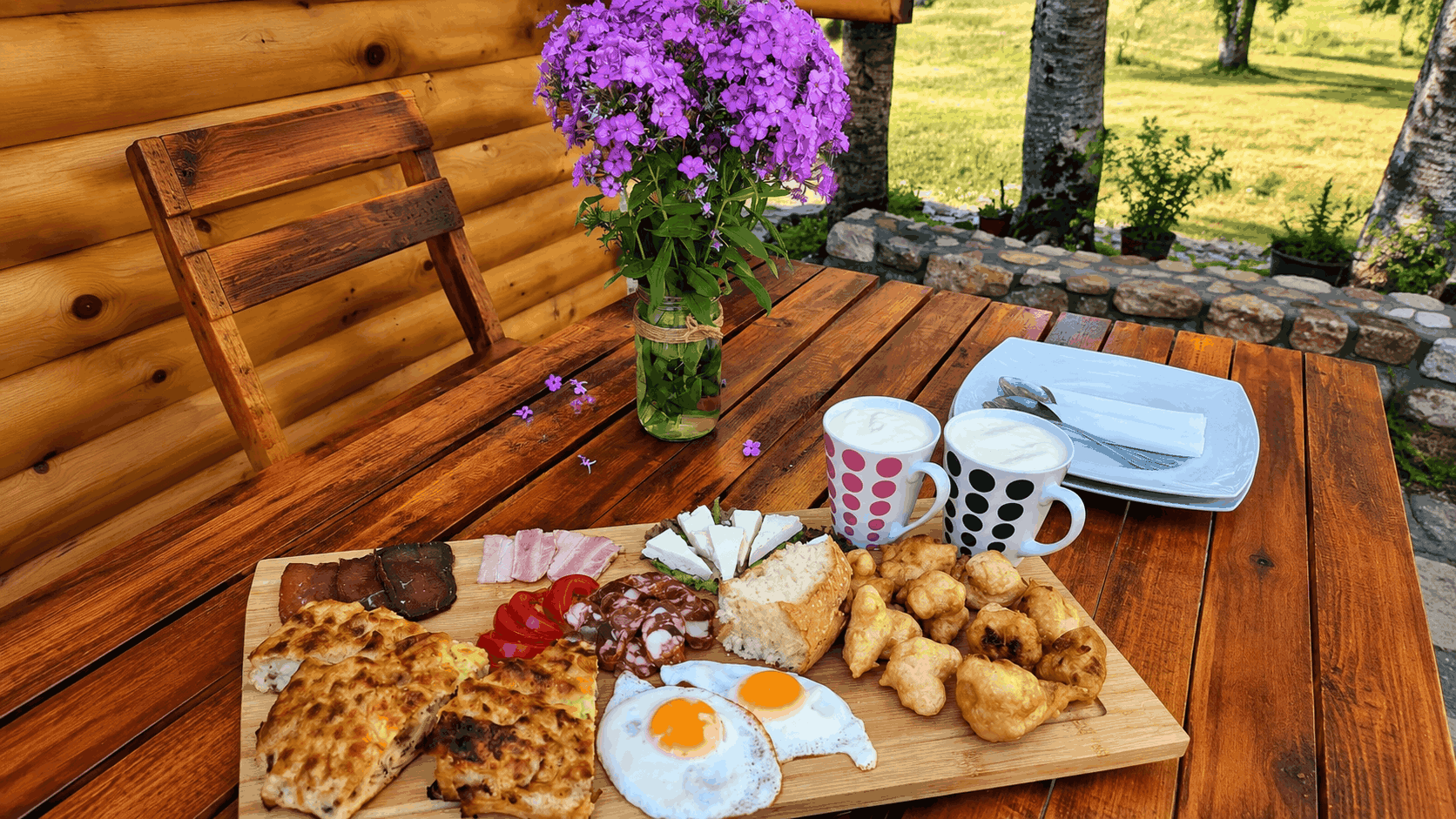 Home-cooked breakfast & dinner