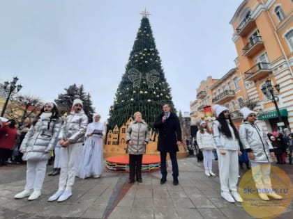 Курортный бульвар Кисловодска стал «Сказочным городом» с главной ёлкой под 15 метров высотой