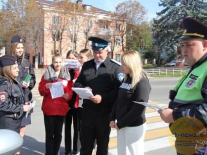 Отцовский патруль и волонтеры призывали участников движения на Ставрополье перевозить детей по правилам