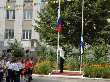 Анзор Езаов побывал на торжественной линейке в школе №7 г. Нальчика