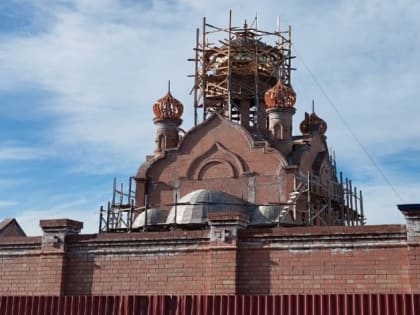 Продолжается строительство храма