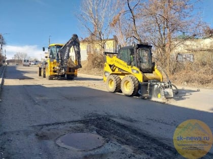 В Кисловодске масштабно отремонтируют ямы на автодорогах к Первомаю