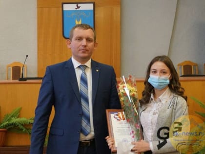 Глава Грачевского округа наградил молодёжных активистов