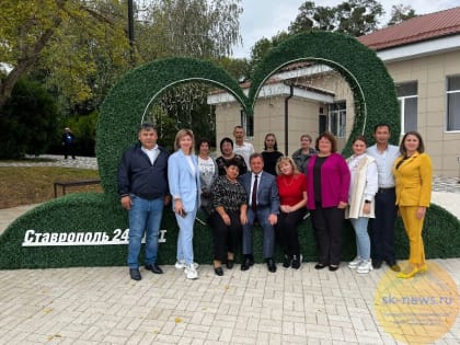 На Ташле в Ставрополе ко Дню города открыли новый арт-объект в виде изумрудного сердца