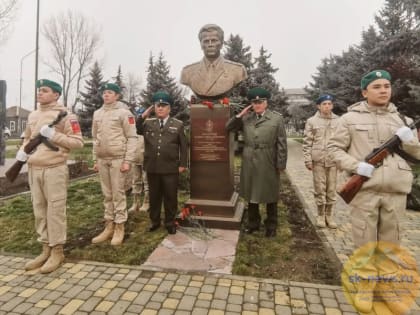 В Минеральных Водах установили бюсты выдающихся советских военачальников