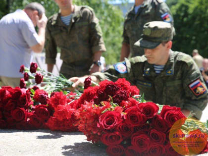 В сквере «Землякам, погибшим в боях при исполнении воинского долга» Ставрополя прошла акция памяти