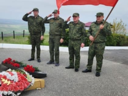 Руководитель следственного управления возложил цветы к мемориалу памяти советских солдат, погибших в годы Великой Отечественной войны