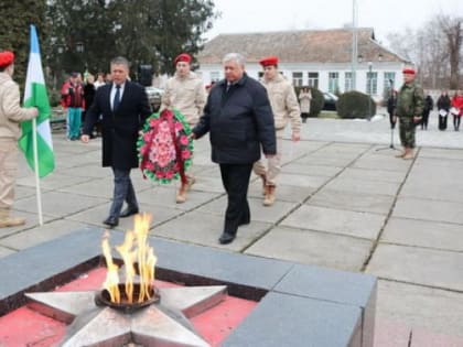 С уважением к боевым подвигам народа
