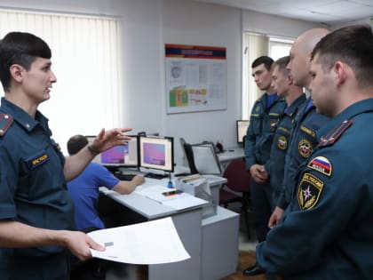 Молодые лейтенанты познакомились с  работой ЦУКСа