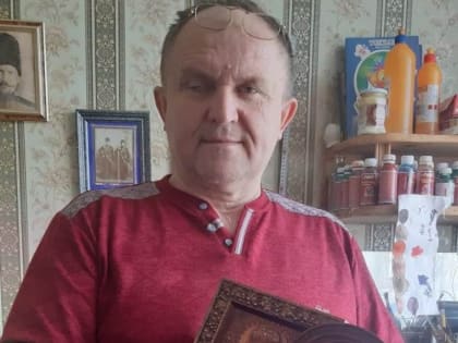 Житель Радуги сам начал делать иконы из дерева