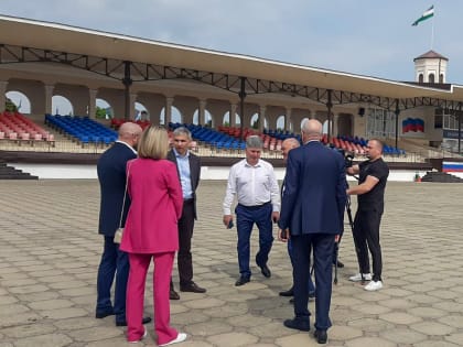 Нальчикский ипподром с рабочим визитом посетил Дмитрий Бутусов