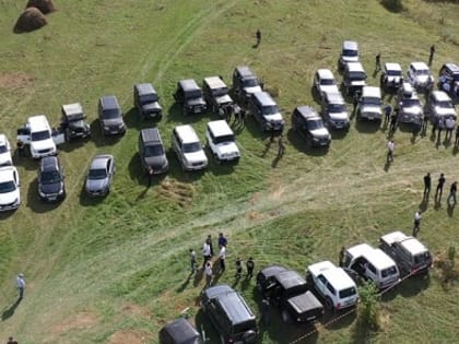 Казбек Коков встретился с участниками автопробега «Юбилей в горах»