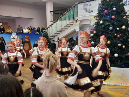 Волонтёрам, активистам и отличникам вручили новогодние подарки в Предгорье