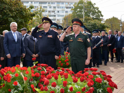 Росгвардейцы почтили память правоохранителей, погибших при отражении нападения боевиков на город в 2005 году