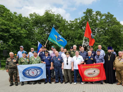 Священник принял участие в митинге приуроченном ко Дню Воздушно-десантных войск
