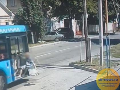В Нальчике проводится проверка по факту падения пенсионерки из открытой двери автобуса