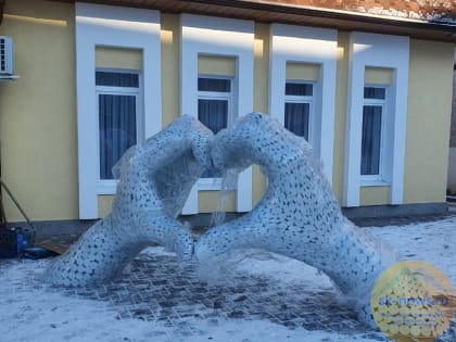 В Железноводске перед Дворцом бракосочетаний появилась современная инсталляция
