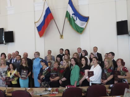 В Парламенте КБР наградили лучших