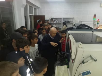 Юные техники на заводе «Телемеханика»