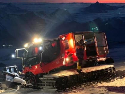 Спасатели выдвинулись на поиски мужчины на склон Эльбруса