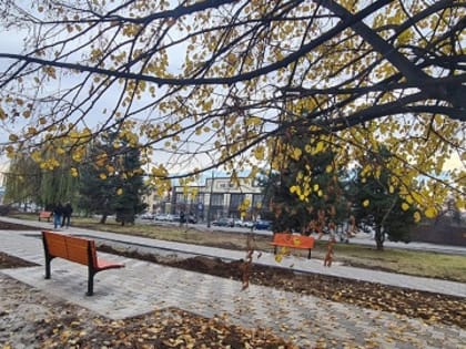 В столице Кабардино-Балкарии заканчивают благоустройство сквера в районе большой транспортной нагрузки