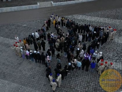 В Доме культуры станицы Ессентукской юнармейцы участвовали в сборе гуманитарного груза для участников СВО