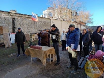 Архиерейский казачий конвой в Ставрополе провел соревнования для 100 казачат и их родителей