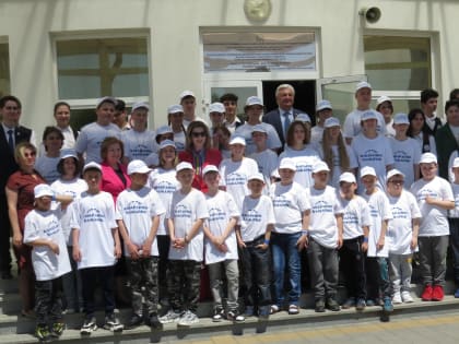 Дети Донбасса вместе с парламентариями посетили «Солнечный город»