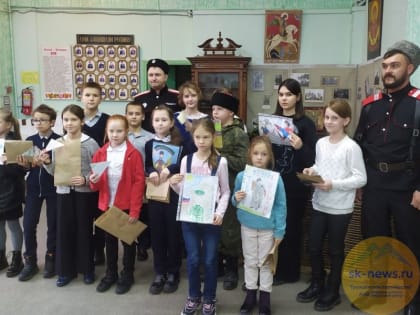 В Невинномысске провели конкурс детских рисунков «ZА Терек» и передали их военнослужащим