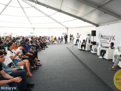 Ребята на молодёжном форуме «Машук 2022» встретились с прославленными боксерами и борцами