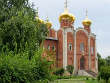 Художники из разных городов наносят на стены церкви в Птичьем библейские сцены и лики святых