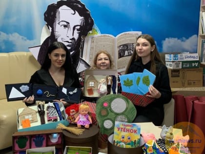 Библиотеке для слепых детишек волонтеры отряда «Доброволец» Ставропольского ГАУ передали 30 тактильных пособий