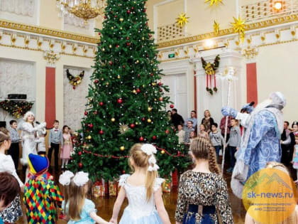 Ставрополье отказалось от трат на новогоднее убранство, ёлки за 49 млн, но утренники для детей проведут