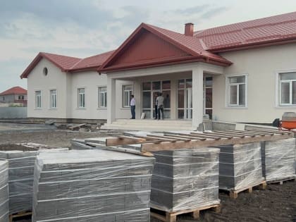 Министр здравоохранения КБР Рустам Калибатов посетил строящуюся амбулаторию в селении Куба