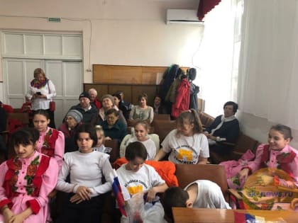 В Георгиевске воспитанники коррекционной школы поздравили женщин с Днём матери