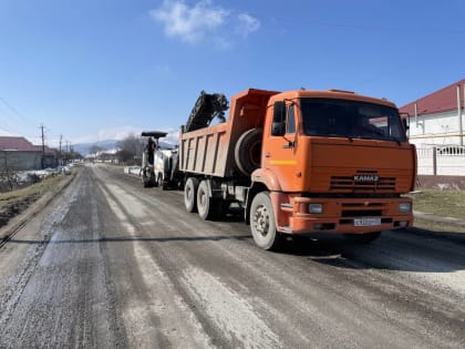 В Черекском районе обновляют участок трассы Ст.Черек-Жемтала-Сукан-Суу