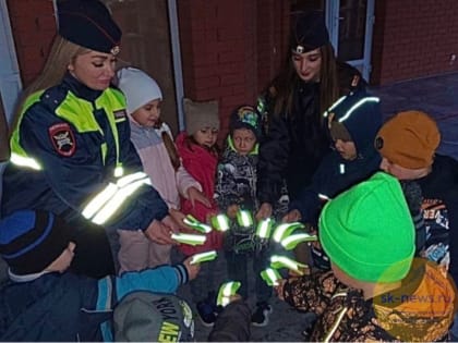 Автоинспекторы и общественность на Ставрополье открыли пункты вручения световозвращателей