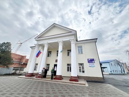 Казбек Коков посетил в Прохладном отремонтированную по нацпроекту школу искусств