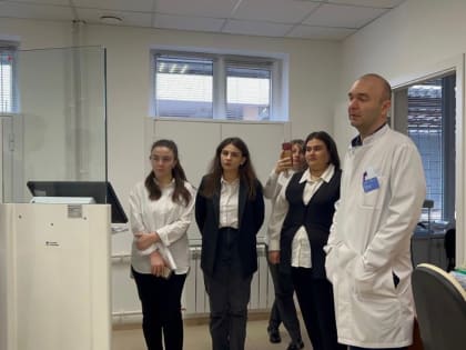 Школьники изучают азы медицины по проекту наставничества Минздрава КБР