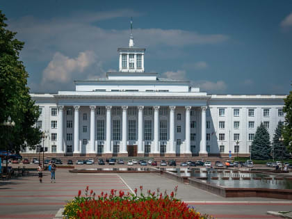 Казбек Коков наградил медицинских работников