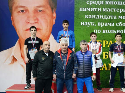 Полный комплект наград с первенства СКФО