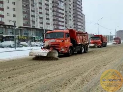 Из Ставрополя 140 единиц техники вывезли уже около двух тысяч тонн снега