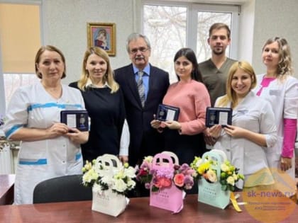 Работавших в зоне СВО медиков Ставрополья наградили медалями «За самоотверженность и профессионализм»