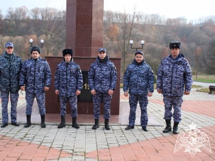 РОСГВАРДЕЙЦЫ КАБАРДИНО-БАЛКАРИИ ПОДДЕРЖАЛИ АКЦИЮ «НА СТРАЖЕ ПАМЯТИ»