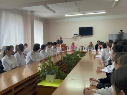 Представители Минздрава КБР встретились с учащимися школы №32 Нальчика