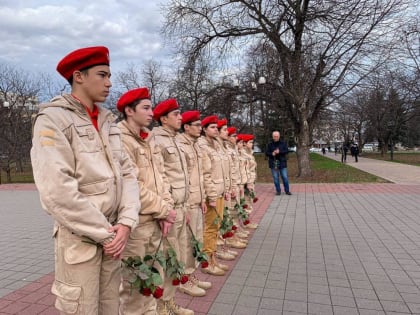 В Нальчике почтили память Героев Отечества