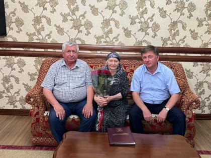 В Плановском поздравили долгожительницу